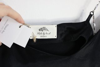 Vestito nero con spalline gioiello
