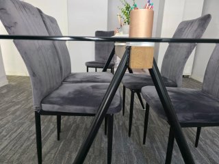 Mesa comedor cristal y 6 sillas terciopelo