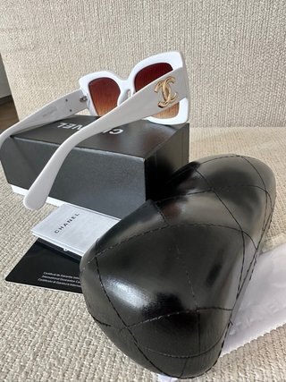 Occhiali da sole Chanel bianchi e marroni