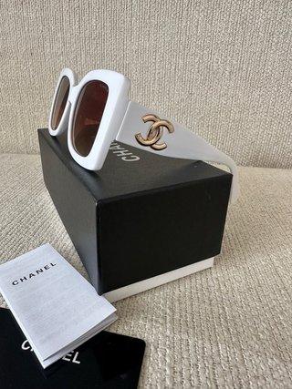 Occhiali da sole Chanel bianchi e marroni