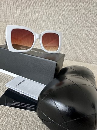Occhiali da sole Chanel bianchi e marroni