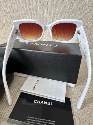 Occhiali da sole Chanel bianchi e marroni