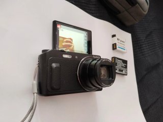 Cámara Panasonic Lumix DC Vario + Accesorios