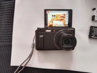Cámara Panasonic Lumix DC Vario + Accesorios