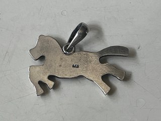 Colgante de plata con forma de caballo