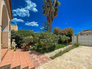 Casa adosada en venta en La Siesta - El Salado - Torreta en Torrevieja