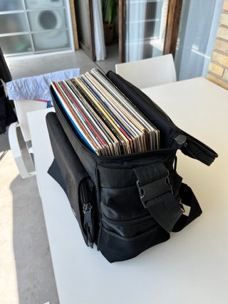 Maleta UDG + 40 Vinilos House