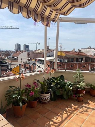 Ático en venta en Valdeacederas en Madrid
