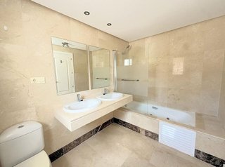 Ático en venta en La Duquesa en Manilva