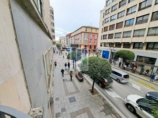 Piso en venta en Plaza España - Villa Pilar - Reyes Católicos - Vadillos en Burgos