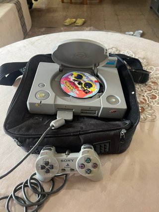 Consola Sony PlayStation Gris + Juego