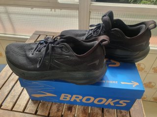 Sneakers sportive Brooks nere