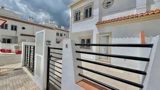Casa adosada en venta en Campillos