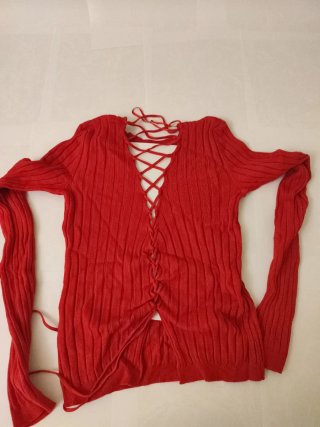 Jersey rojo de canalé con cordones