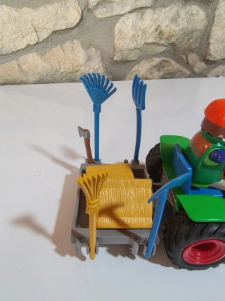 Tractor Playmobil con accesorios