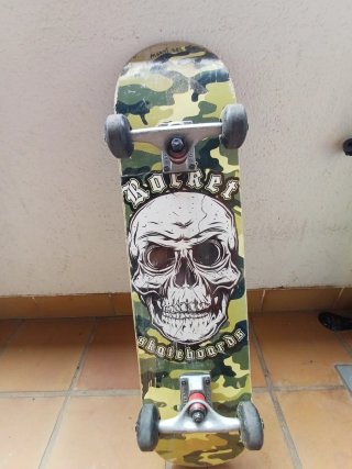 Monopatín Skate Calavera Camuflaje