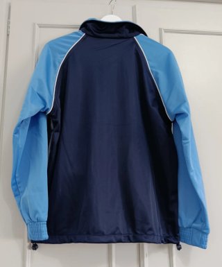 Conjunto chándal azul marino, claro y blanco