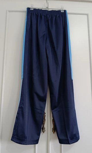 Conjunto chándal azul marino, claro y blanco