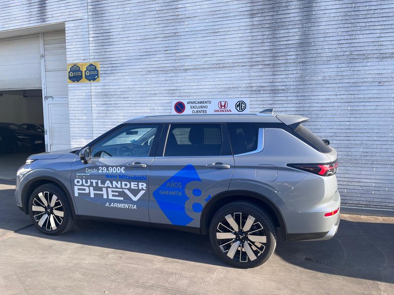 Mitsubishi Outlander PHEV 2026 - foto 1