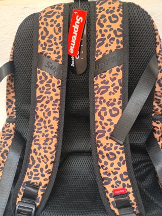 Mochila Supreme Leopardo Naranja y Negra