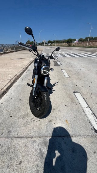 QJ Motor 300 SVR Negra