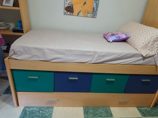 Escritorio juvenil con estantería camas, mesa esc