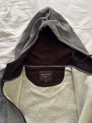 Sudadera con capucha gris
