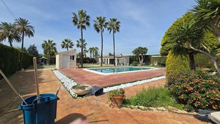 Chalet en venta en Algorós - El Derramador en Elche