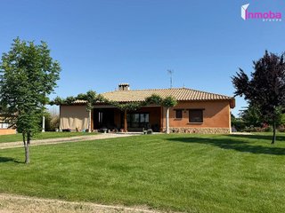 Chalet en venta en Zona Rural en Aranda de Duero