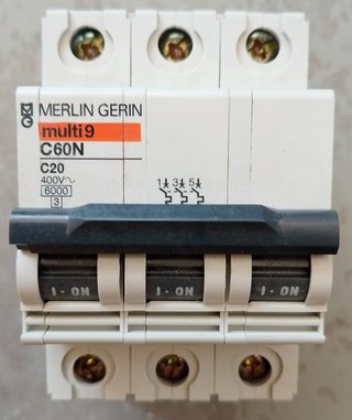 Lote automatico magnetotermico trifasico 3P