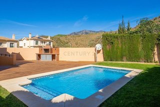 Casa adosada en venta en Los Pacos en Fuengirola