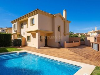 Casa adosada en venta en Los Pacos en Fuengirola