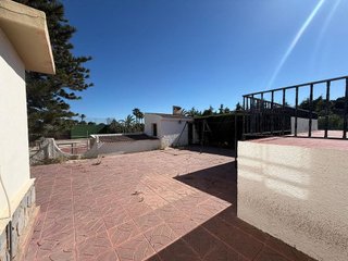 Chalet en venta en Peña de las Águilas en Elche