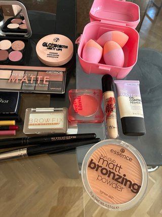 Caja con lote completo de maquillaje por 60€!