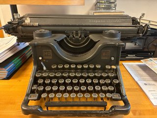 Máquina de escribir Hispano-Olivetti HO M40