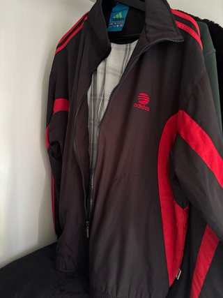 Chaqueta Adidas Negra y Roja