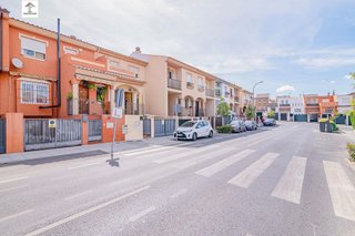 Casa adosada en venta en Ogíjares