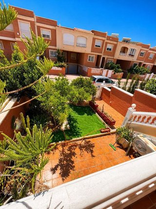 Casa adosada en venta en Los Molinos - Villa Blanca en Almería