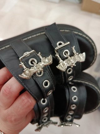 Sandalias Demonia Negras con Hebillas