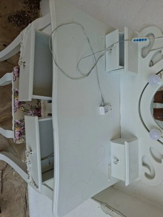 Tocador infantil con luces y banqueta