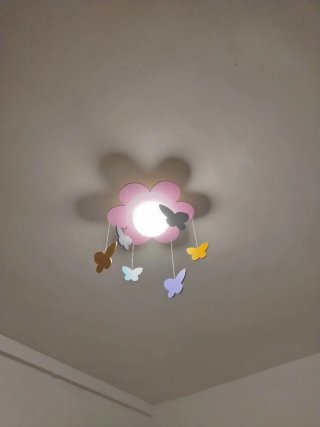 Lámpara infantil flor con mariposas