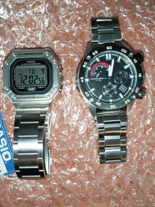Lote 2 relojes Casio digital y Pagani Edifice.