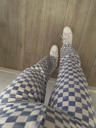 Pantalón Monki cuadros azul y blanco