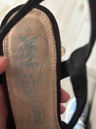 Zapatos de fiesta negros y plateados