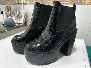 Botines negros plataforma tacón cocodrilo