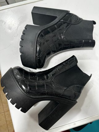 Botines negros plataforma tacón cocodrilo