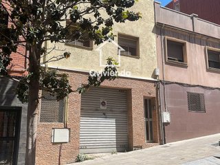 Casa en venta en El Raval - Safaretjos en Santa Coloma de Gramanet