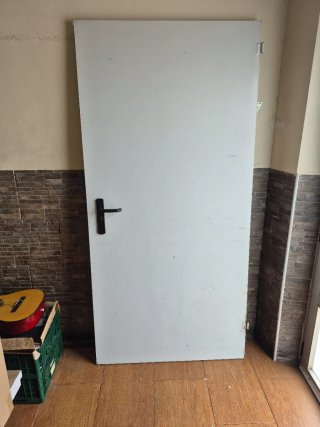 Puerta de aluminio sin marco