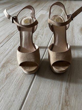 Zapatos de fiesta beige
