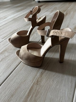 Zapatos de fiesta beige